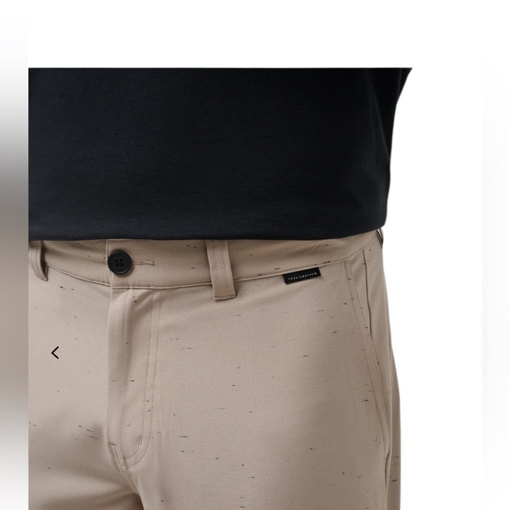 TravisMathew Men’s Performance Chino Shorts Size 30 excellent like-new condition